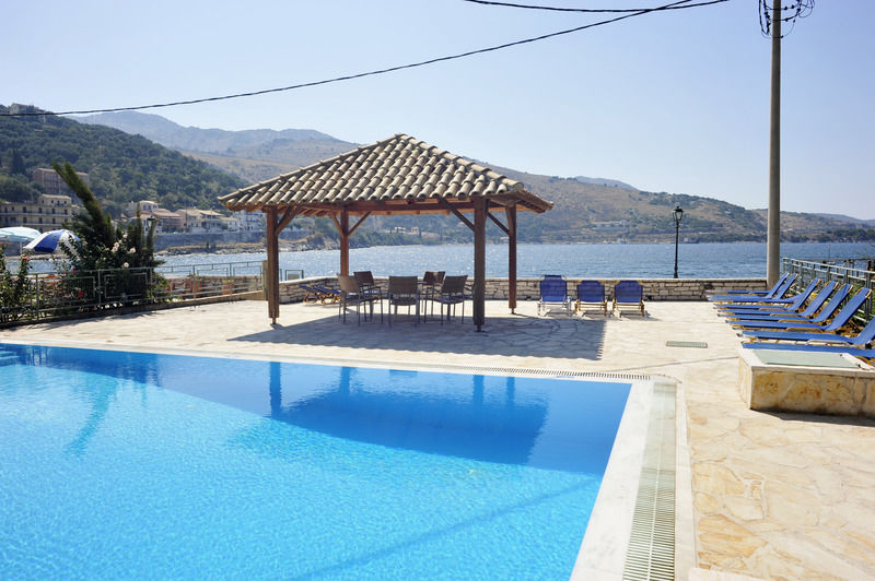Marika Apartments Kassiopi Eksteriør billede